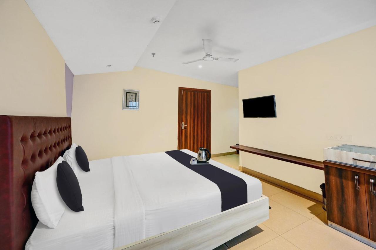 Townhouse Oak Pentagon Residency Hotell Bhubaneswar Eksteriør bilde